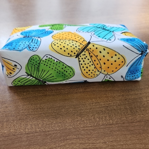 Clinique Vera Neumann Cosmetics Bag - Picture 6 of 9